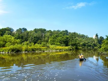 Students canoe on Beebe Lake