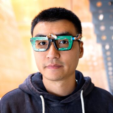 Ke Li wears smart glasseye tracking technology.